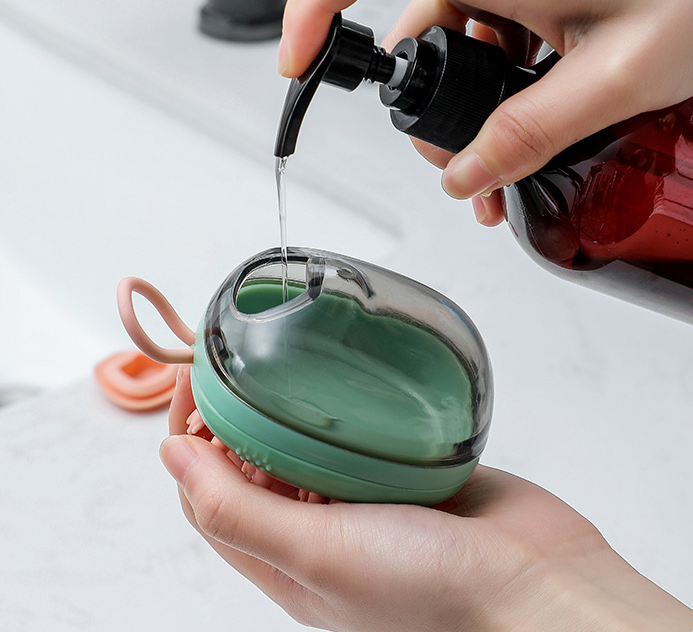 Bade- og massasjebørste med sjampodispenser